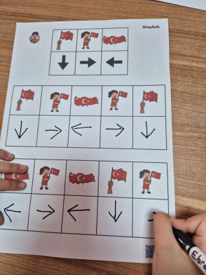 23 Nisan Okuma Yazma çalışmaları kapsamında bayrak ve vatan temalı kodlama etkinliği